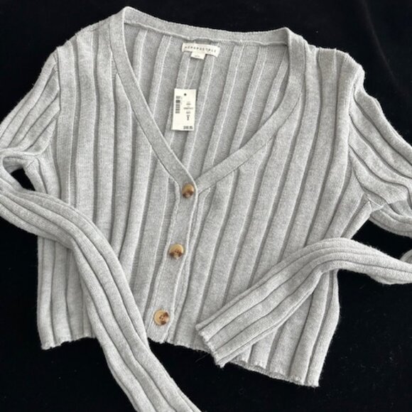 NEW $49.95 AEROPOSTALE Gray Button Up Crop Sweater Women's Size L - Picture 1 of 6